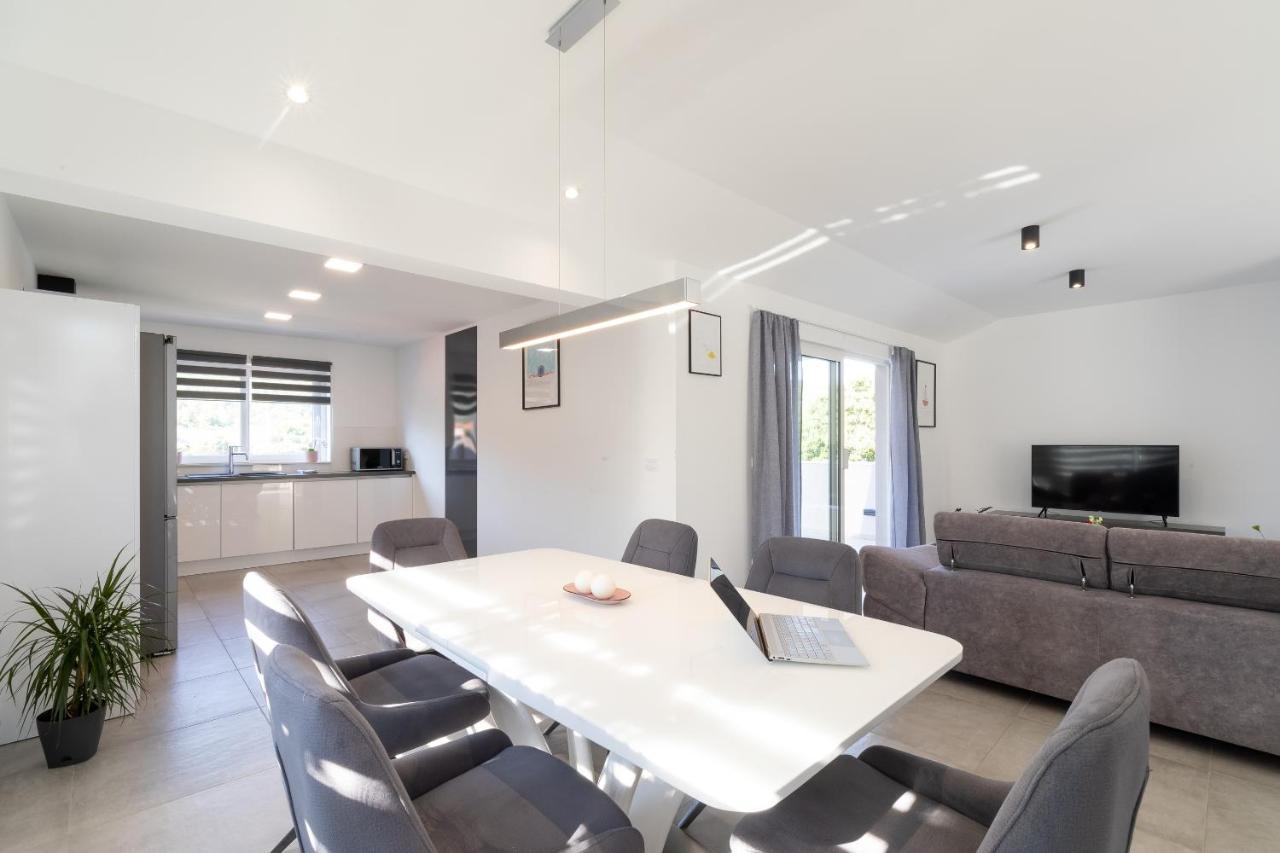 The Plaza Apartment Prižba Extérieur photo