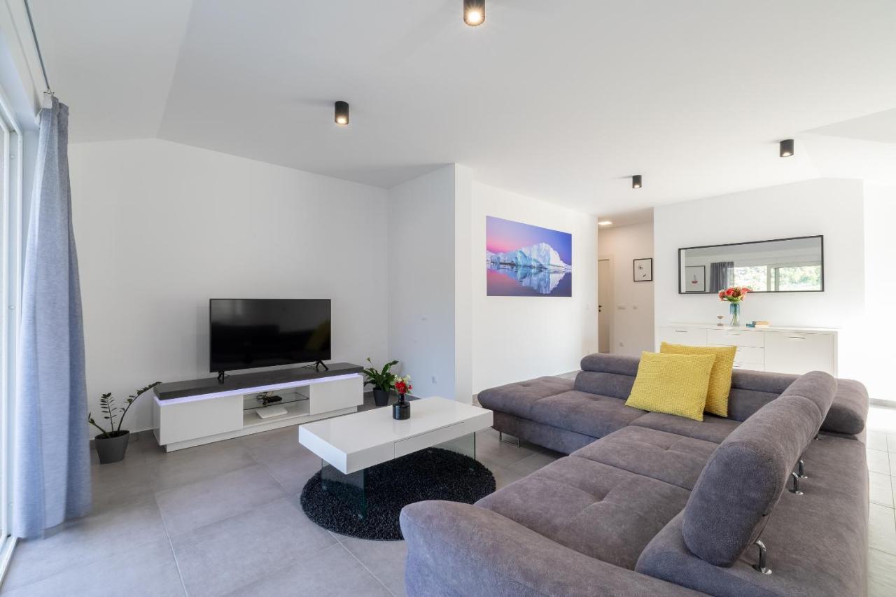 The Plaza Apartment Prižba Extérieur photo
