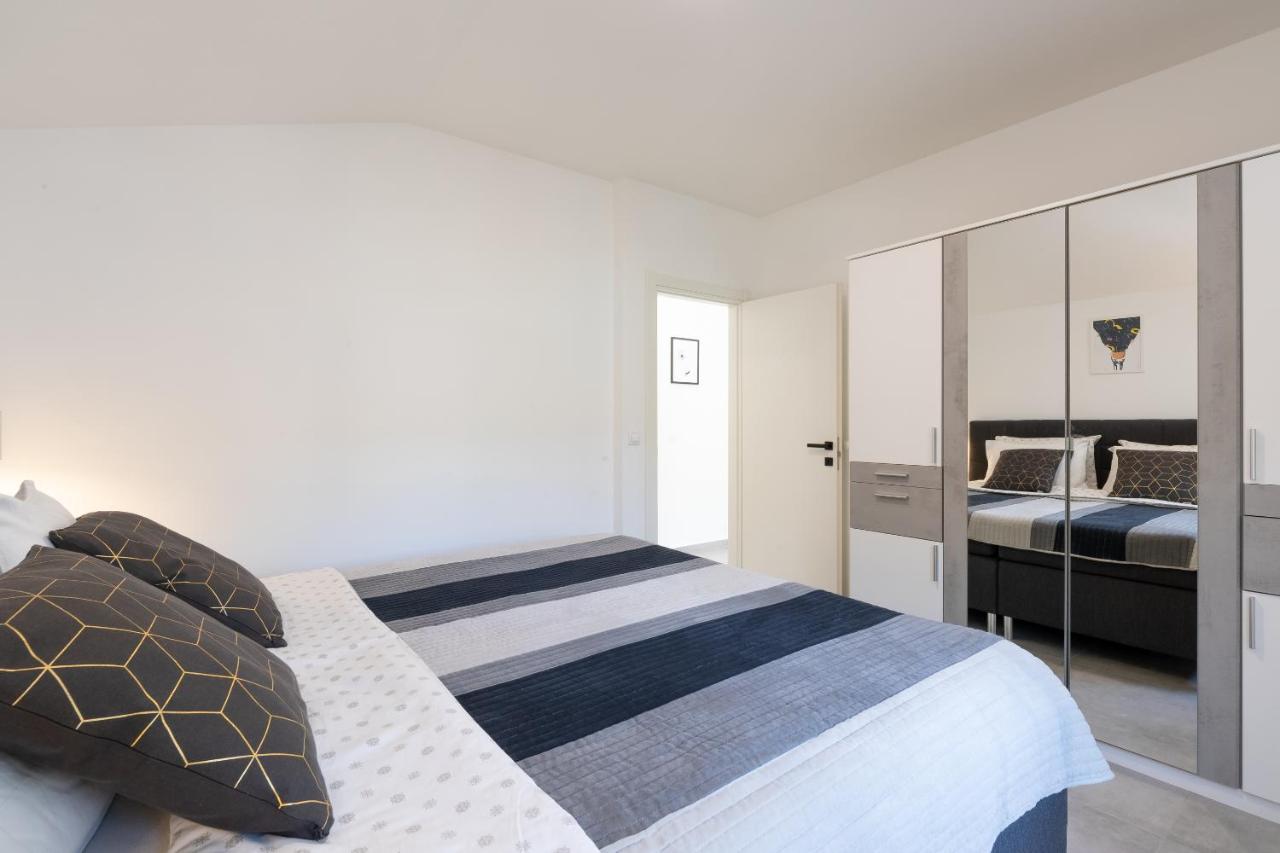 The Plaza Apartment Prižba Extérieur photo